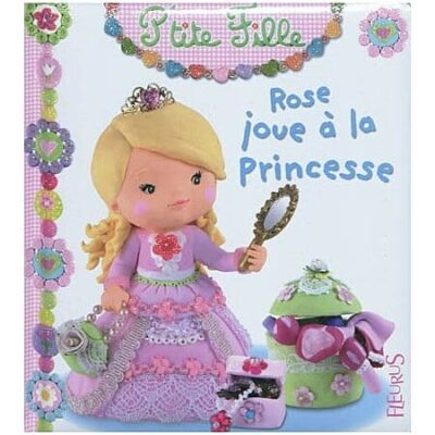 p'tite fille rose joue a la princesse
