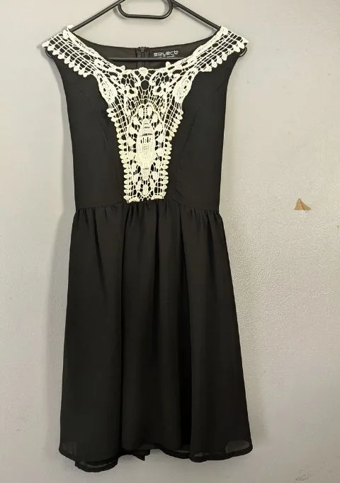 robe noir dentelle face